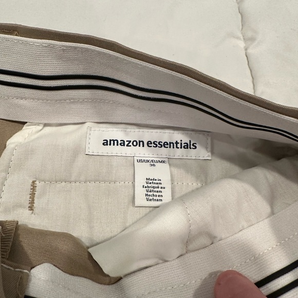 Men’s khaki shorts - 36 - never worn - Picture 2 of 2